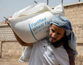 Khalid erhält monatlich Ernährungshilfe von WFP. Foto: WFP/Annabel Symington