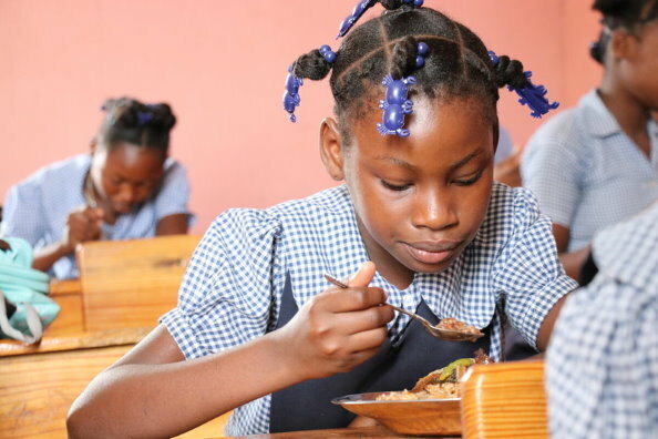 UNICEF und WFP warnen vor Ernährungskrise: Seit Beginn der Pandemie sind über 39 Milliarden Schulmahlzeiten ausgefallen 