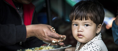 WFP/Marco Frattini Junge wird gefüttert