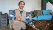 Ghassan bei der Arbeit in der Verarbeitungsanlage, die WFP unterstützt. Für Ghassan ist das nicht nur ein Job, sondern auch eine Lebensgrundlage. Foto: WFP/Ziad Rizkallah
