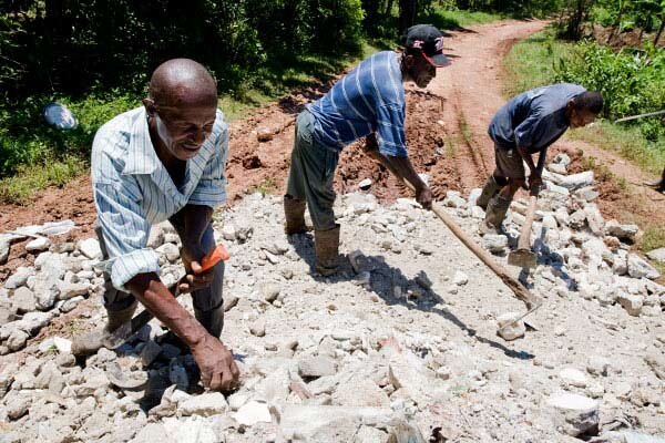 Sechs Monate nach dem Beben - Ursachen des Hungers in Haiti besiegen