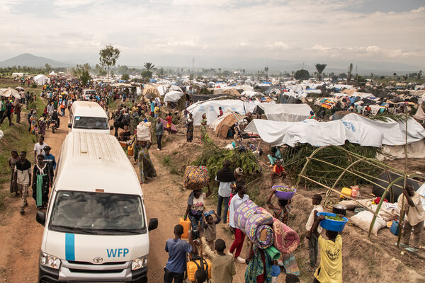 Tausende Flüchtlinge aus der Demokratischen Republic Kongo überqueren die Grenze nach Burundi. Foto: WFP/Irenee Nduwayezu