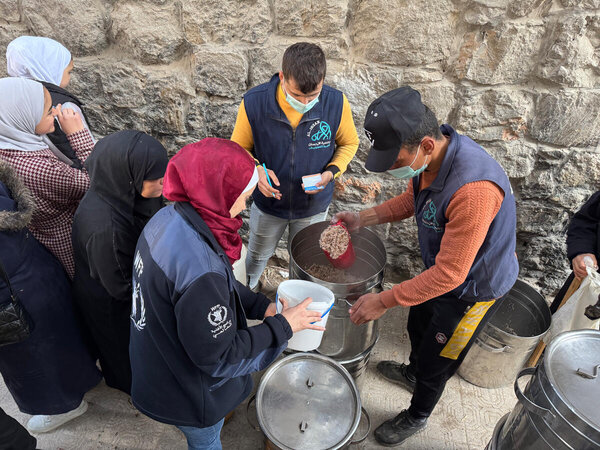 Photo: WFP/Emad Etaki, hot meals distributions taken by WFP's monitoring team in Aleppo, Syria.
