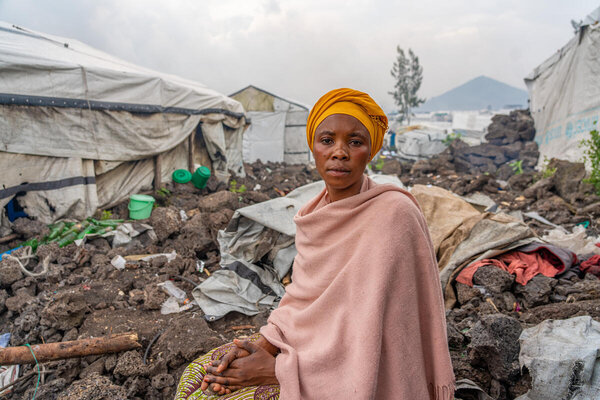 Foto: WFP/Michael Castofas. Im Flüchtlingslager Bulengo blicken vertriebene Familien in eine düstere und ungewisse Zukunft, da die Verantwortlichen der M23 sie anweisen, ihre Behelfsunterkünfte zu räumen. Goma, DRK.