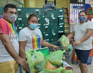 Die WFP-Essenskarte hilft 800 LGBTI-Haushalten durch die Pandemie. Foto: WFP/Hetze Tosta