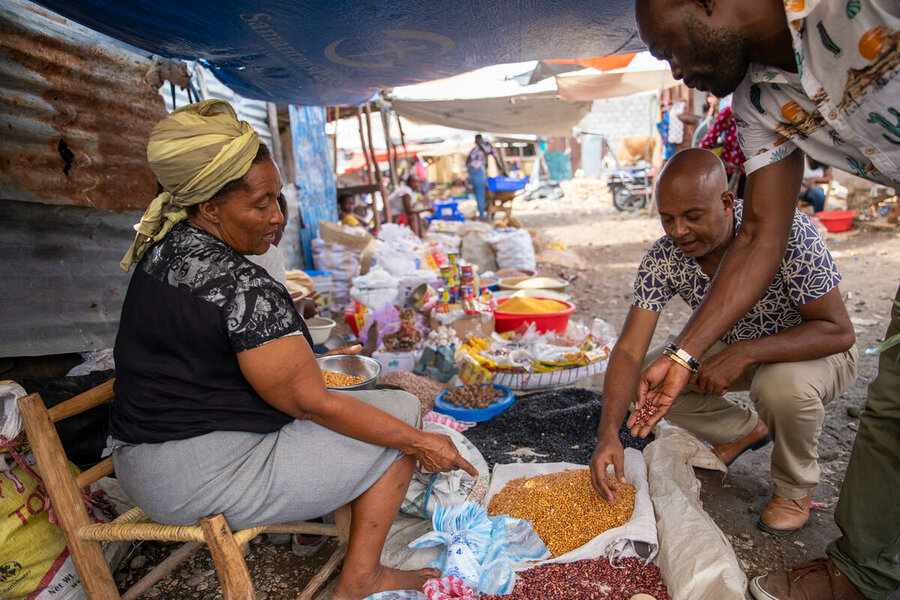 Markt „Marché Croix de Bosalles” in Les Cayes: lokale Märkte in Haiti erlebten einen starken Preisanstieg aufgrund der Sicherheitslage im Land sowie den Auswirkungen des Krieges in der Ukraine. Foto: WFP/ Theres Piorr 