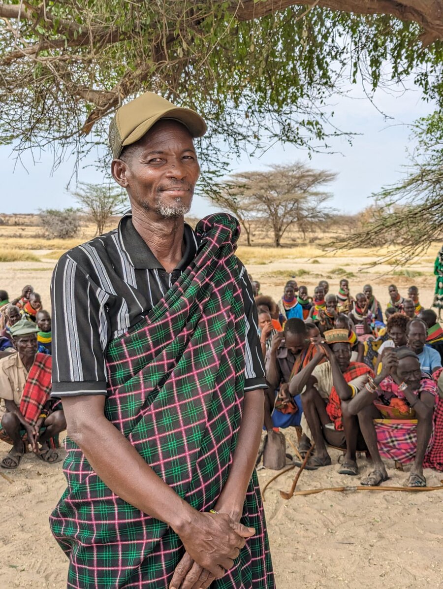Thomas Ishodo ist Hirte im Dorf Nasiger und bekommt jetzt durch das Sozialschutzprogramm der kenianischen Regierung und mithilfe von WFP monatliche Bargeldtransfers, um sich Essen zu kaufen. Foto: WFP/ Alina Seebacher