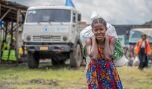 Foto: WFP/Benjamin Anguandia. WFP hat in Goma, Demokratische Republik Kongo, Nothilfe in Form von Lebensmitteln an vertriebene Familien geliefert.