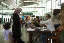 WFP hilft syrischen Flüchtlingen im Libanon mit E-Cards - dank MasterCard